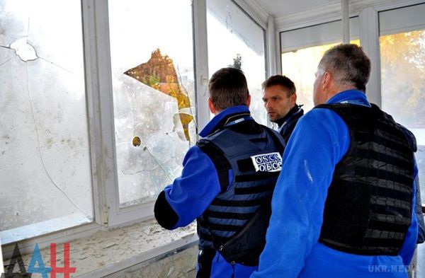 Донецьк обстріляли з "Граду", снаряд потрапив у будинок. Рано вранці 7 листопада центр Донецька потрапив під обстріл. 