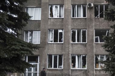  Потужні вибухи і стрілянину з великокаліберних кулеметів  чути під Донецьком. У Донецьку ввечері загострилася ситуація.