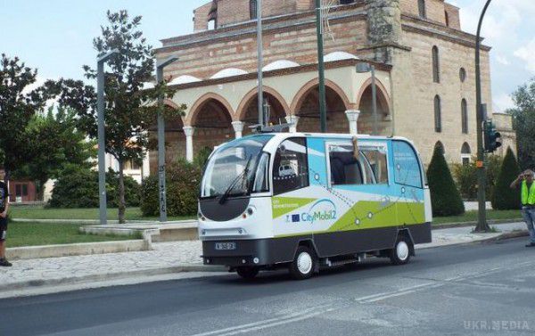У Греції появилися безпілотні автобуси. Їх швидкість обмежена 19 кілометрами на годину.