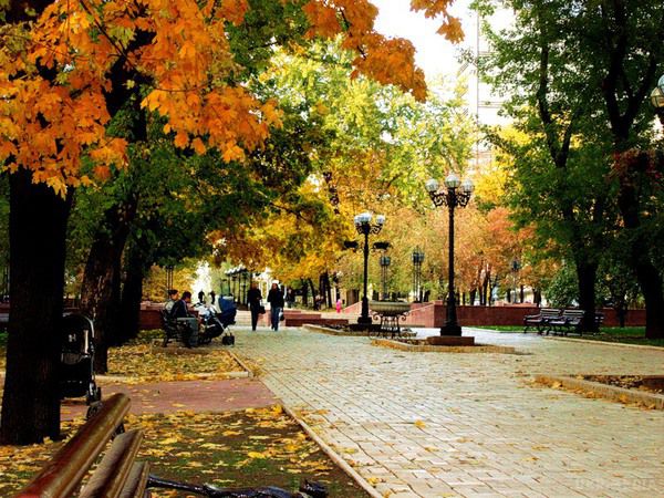 Хто знову розпалює «вогнище» в Донецьку?. Українська розвідка виявила колону з двадцяти танків у Донецьку, повідомили у прес-центрі АТО. Уже кілька днів штаб зауважує поступову ескалацію конфлікту в регіоні та використання противником забороненого Мінськими домовленостями озброєння, аналогічні звинувачення
лунають і з боку сепаратистів. 
