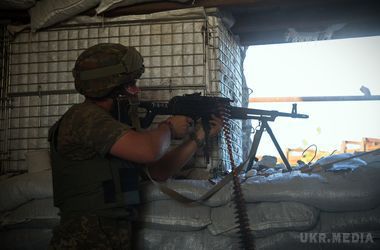 Українська армія несе втрати на Донбасі. Бойовики продовжують обстріли.
