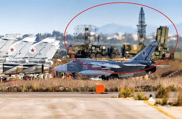 Росія розгорнула в Сирії новітні системи ППО і ЗРК (фото). Ракетні системи С-400 мають максимальну дальність ураження 400 км і здатні збивати літак на висоті до 27 км.