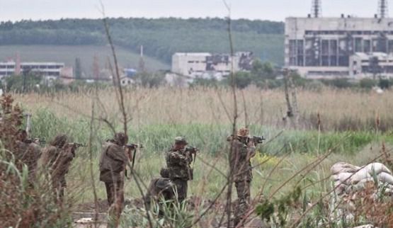 ДНР з мінометів обстріляли Авдіївку: один воїн загинув, вісім поранені. За словами Порошенка, бандформування ДНР обстріляли з мінометів саперний підрозділ в Авдіївці. В результаті один військовослужбовець загинув.