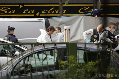 Відео зі стріляниною в «Батаклане» потрапило в інтернет. В мережі опубліковано відео, на якому відображено початок атаки терористів на паризький клуб «Батаклан» 13 листопада.