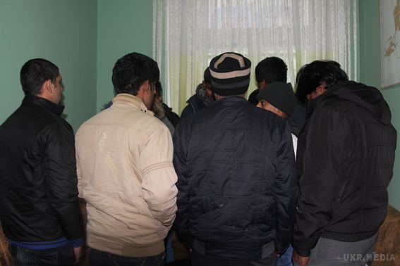 У Рівному поліцейські затримали одинадцять іноземців. Затриманими виявилися п'ятеро громадян Індії і шість з Шрі-Ланки.