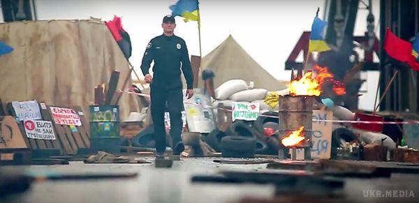 Порошенко представив відео про «народжену на Майдані» поліцію. Президент України Петро Порошенко презентував відео про нову поліцію.
