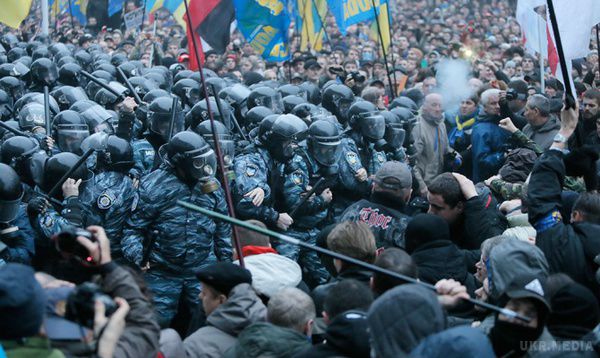 ГПУ вважає, що вбивства на Інститутській здійснив "Беркут". Слідство підозрює спецпідрозділ київського "Беркута" у вбивстві 39 протестувальників на вулиці Інститутській в Києві 20 лютого 2014 року. 