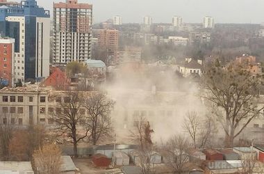 У центрі Харкова підірвали школу (фото). Вчора, 18 листопада, в центрі Харкова гриміли вибухи.