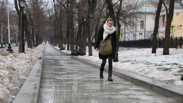 Синоптики розповіли, якою буде зима в 2016 році. Справжні морози прийдуть в Україну після 10 грудня. Новий рік українці, можливо, зустрінуть зі снігом і дощем.