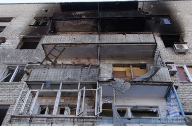 Донецьк потрясають потужні залпи і вибухи . З настанням вечора в Донецьку поновилися бойові дії. 
