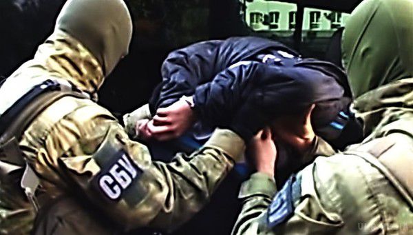 19-річний бойовик "ДНР" готував теракт у Лисичанську. Співробітники національної поліції України затримали у Лисичанську на Луганщині 19-річного бойовика &laquo;ДНР&raquo;, який готував теракт в місті