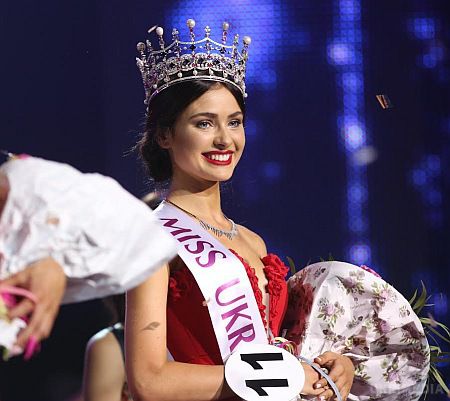 Міс Світу-2015: українка поїхала в Китай (відео). Менше ніж через місяць в Китайській провінції Хайнань, місті Санья відбудеться фінал конкурсу " Міс Світу 2015"