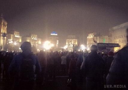 На Майдані зірвали концерт, присвячений річниці революції (відео). Увечері 21 листопада на Майдані в Києві почали збиратися мешканці столиці. 