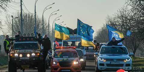 «Автомайдан» перекрив дніпропетровську трасу. У Дніпропетровської області представники «Автомайдану» перекрили дніпропетровську трасу.