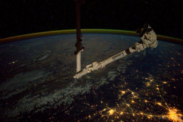 Астронавт NASA зробив фото Гімалаїв з борту МКС (фото). На фото також помітні вогні міст Землі.