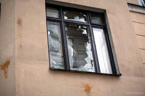 У Москві розгромили посольство Туреччини(фото). Натовп агресивних росіян сьогодні, 25 листопада, розгромила будинок турецького посольства в Москві