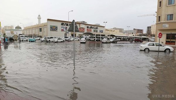 Небувала злива паралізувала Катар і Саудівську Аравію (фото, відео). За кілька годин випала вся річна норма опадів.