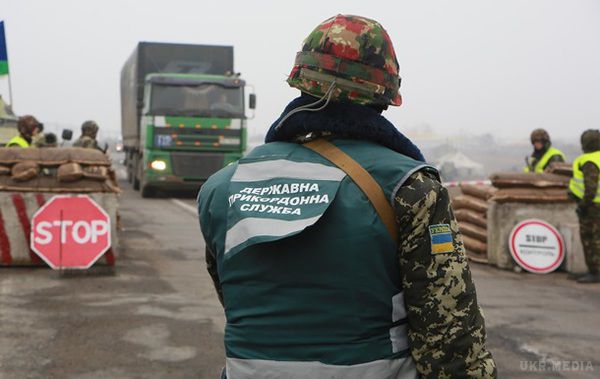 Десятки турецьких фур застрягли на українсько-російському кордоні. З 25 листопада російська сторона припинила пропуск товарів турецького походження.