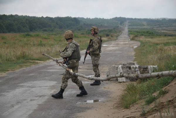 У зоні АТО у військових немає лісоматеріалів для обладнання укріплень. На передньому краї в зоні АТО підрозділи українських військ не мають лісоматеріалів для обладнання укріплень.