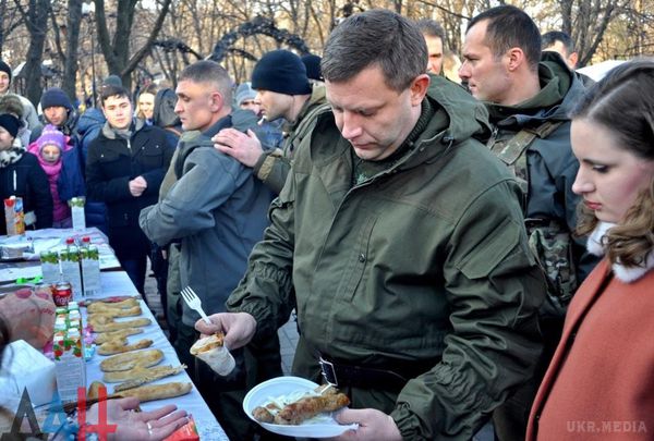 У "ДНР" в День пам'яті жертв Голодомору влаштували фестиваль їжі. 28 листопада, коли вся Україна вшановує пам'ять жертв Голодоморів, в Донецьку пройшов Фестиваль національних страв. 