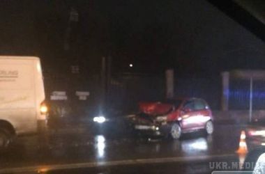 В Одесі на місці жахливої ДТП на Середньофонтанській сталася ще одна аварія (фото). В Одесі на вулиці Середньофонтанській, де тиждень тому в ДТП загинули 6 людей, сталося чергове зіткнення.