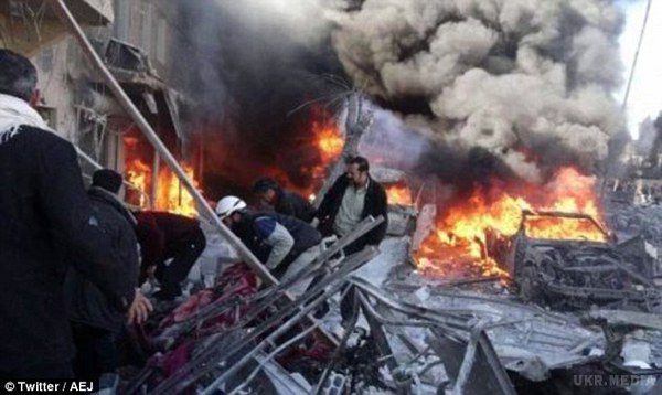 Російська авіація розбомбила місто Ариха в Сирії, численні жертви. Місто контролюють опозиційні загони "Фронт аль-Нусра", бойовиків ІДІЛ в Арихе немає, повідомила Daily Mail.