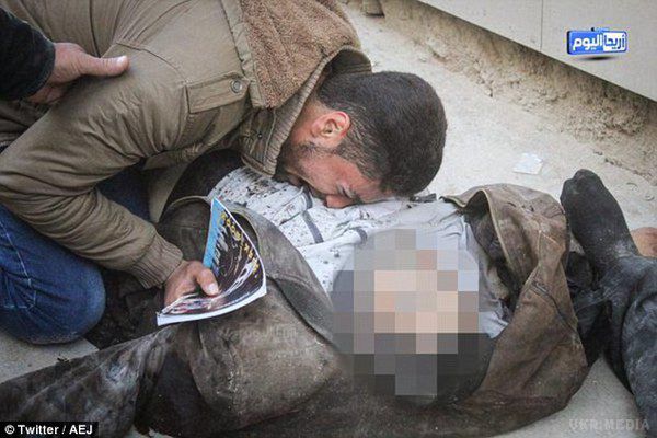 Російська авіація розбомбила місто Ариха в Сирії, численні жертви. Місто контролюють опозиційні загони "Фронт аль-Нусра", бойовиків ІДІЛ в Арихе немає, повідомила Daily Mail.