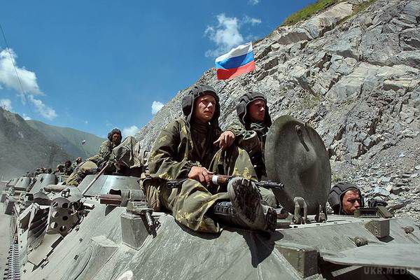 На кордоні Вірменії з Туреччиною Путін стягує кілька тисяч солдатів. Тисячі російських військових у супроводі техніки стягуються до вірмено-турецького кордону. 