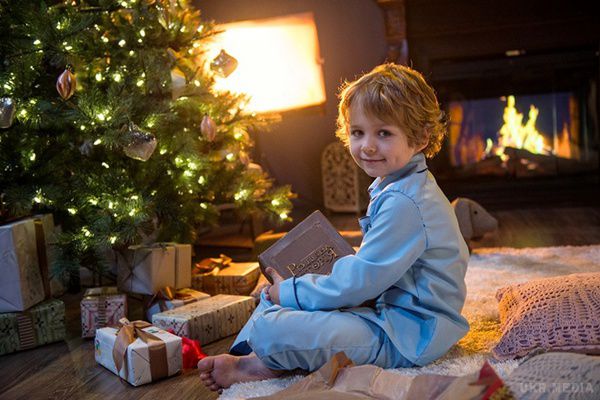 У різдвяній телеказці Тіна Кароль зіграє себе, а її сином стане переможець "Маленьких гігантів" (фото). Телеканали активно готуються до новорічних свят. На "1+1", наприклад, задумали музичний фільм "Різдвяна історія з Тіною Кароль", зйомки якого зараз йдуть повним ходом.