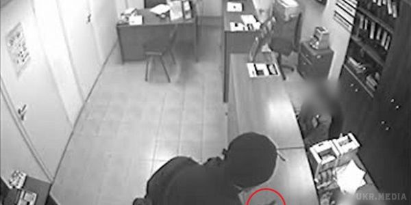 Київська поліція затримала серійного грабіжника банків,.  Який здійснював збройні напади на банківські відділення з 2013 року.