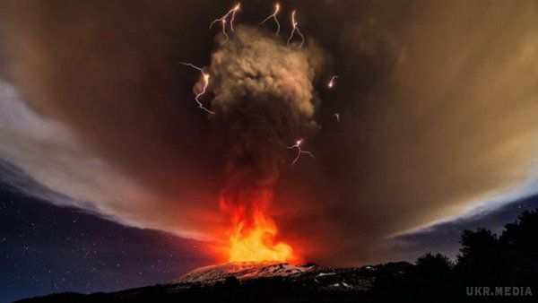 Найбільший діючий вулкан Європи прокинувся після двох років сну. На території Сицилії прокинувся вулкан Етна, який спав останні два роки