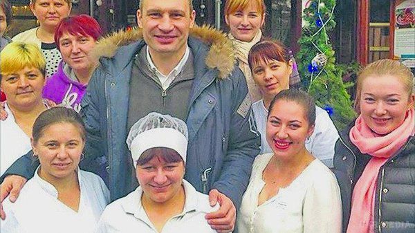 Вечірку з шашликами у Віталія Кличка назвали робочою поїздкою. Мер Києва Віталій Кличко встиг вже двічі «виставитися» за свою перемогу на виборах.