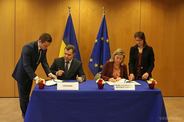 Яценюк домовився в Брюсселі про безвізовий режим і дешеві товари з ЄС. Вперше під керівництвом прем'єр-міністра Арсенія Яценюка в Брюсселі пройшла Рада асоціації Україна -ЄС.