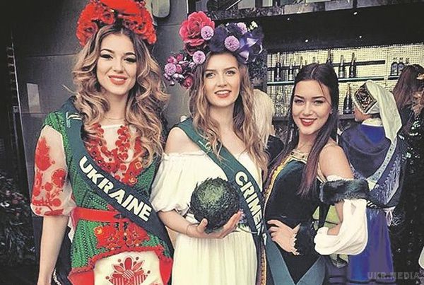 Українка, кримчанка і росіянка подружилися на конкурсі краси. В Австрії завершився конкурс краси "Міс Земля - 2015". 