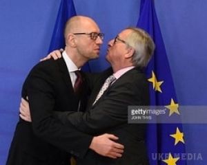 "Дай мільйон, дай мільйон": Ніжний поцілунок Яценюка та Юнкера підірвав інтернет (фото). "Взагалі-то, коли Байден говорив Яценюку "увійти в Європу" , він, мабуть, вкладав у ці слова трохи інший сенс...", - пишуть користувачі.