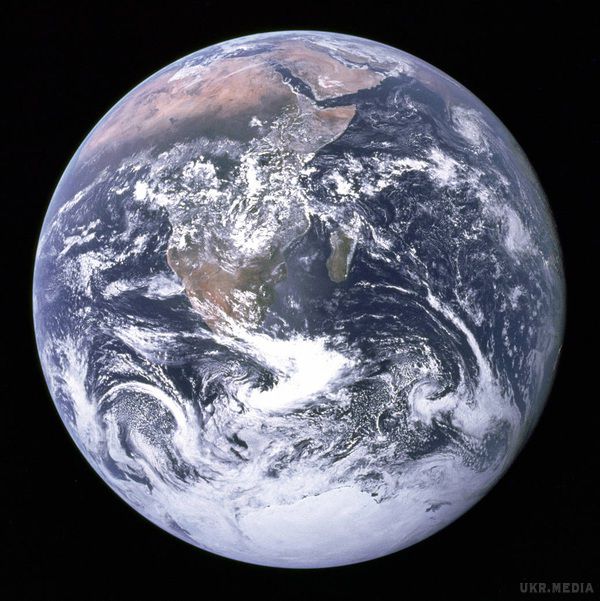 NASA опублікувало високоякісний легендарний знімок Землі з Apollo 17. NASA опублікувало знамениту фотографію Землі , яка була зроблена екіпажем Apollo 17.