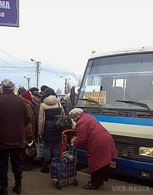 Як переселенці Донбасу починають нове життя в ЄС і Білорусі. За півтора роки бойових дій на сході ті, хто кинув свої будинки, вже звиклися з частково кочовим способом життя. 