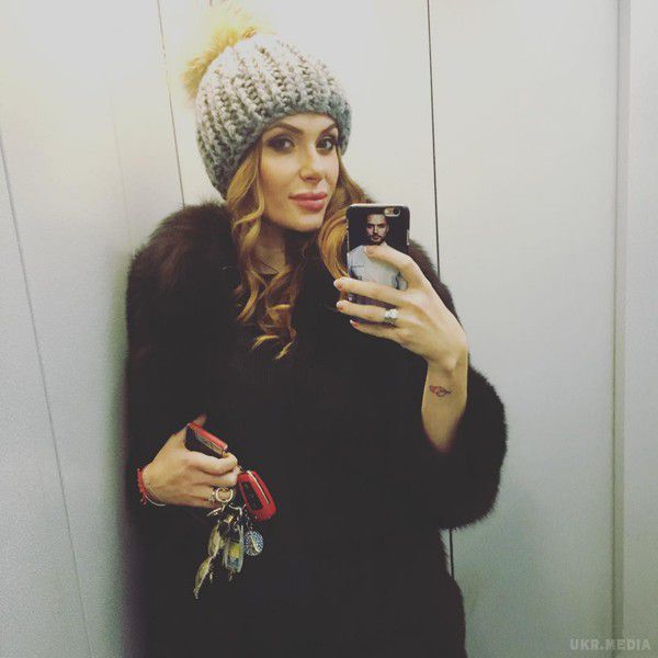 Слава з НЕАНГЕЛІВ показала новонароджену дочку. Українська співачка Слава з НЕАНГЕЛІВ опублікувала фото дочки.