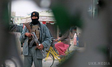  На аеропорт у Кандагарі напали таліби : дев'ять загиблих. Терористи руху Талібан активізувалися після відходу з Афганістану військ НАТО, і бойовики в останні місяці здобувають перемоги.
