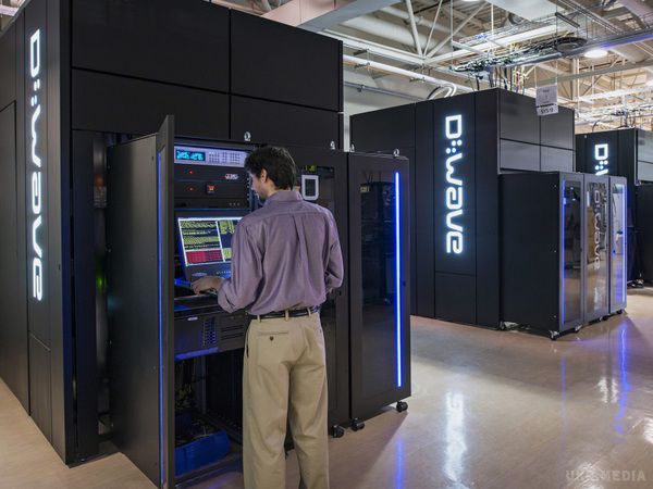Google і NASA: перший у світі квантовий комп'ютер у у 100 млн разів швидший за традиційний. Дослідники Квантової лабораторії штучного інтелекту Google і NASA оголосили, що квантовий комп&#39;ютер D-Wave, яким вони володіють, дійсно працює