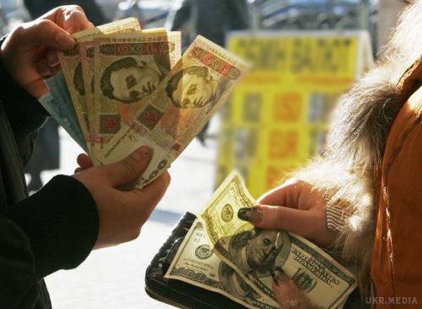 Українці в листопаді продали валюти на $70 млн більше, ніж купили. Як відзначили в Національному банку, тенденція перевищення пропозиції валюти на готівковому валютному ринку над попитом зберігається десятий місяць поспіль.