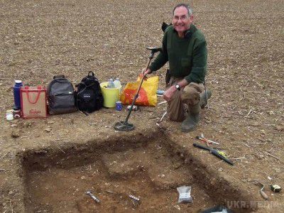 Археологи виявили найдавніші скарби саксів і вікінгів. Британський 60-річний археолог Джеймс Мазер виявив дорогоцінний скарб, залишений вікінгами і саксами.