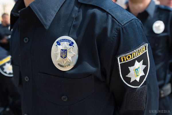 Патрульна поліція Києва застосувала зброю щодо чоловіка з двома гранатами.. Підозрюваний погрожував поліцейським.