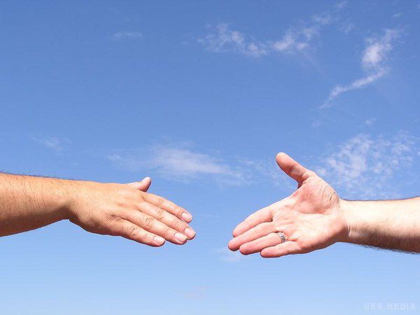 Кожен другий українець - благодійник: на що жертвують найбільше. Війна навчила українців не лише ненавидіти, але й бути милосердними