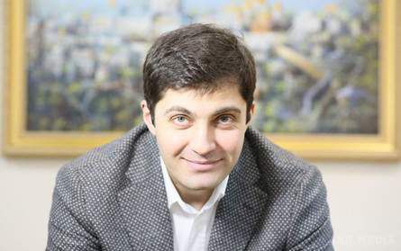  Конфлікт Авакова з Саакашвілі  прокоментував заступник Генпрокурора . В Одесі ні голова ОДА, ні прокурор, ні керівник УВС, ні керівник митниці хабарів не беруть, оскільки це є принциповою позицією грузинської команди.