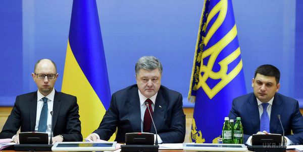 Порошенко, Яценюк і Гройсман зробили заяву про відставку прем'єра. Питання про зміну Прем'єр-міністра - не перебуває на порядку денному.