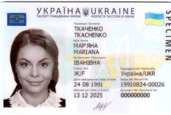 Аваков про електронні паспорти: дівчатам потрібно бути уважнішими. З першого робочого дня нового року в Україні розпочнеться тестування системи у масштабах країни, а оформлення посвідчень для громадян стане можливим з 11 січня 2015 року. 