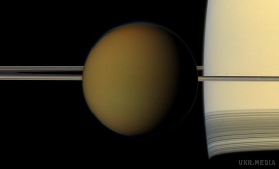 Апарат Cassini зробив знімок найбільшого супутника Сатурна (ФОТО). Автоматична станція Cassini зробила чудовий знімок найбільшого супутника Сатурна в інфрачервоному спектрі.