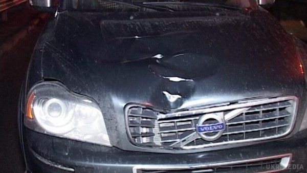 Стали відомі загадкові подробиці ДТП з автомобілем Омельченка. Постраждала від наїзду жінка перебуває у комі, тому встановити її особистість поки що неможливо.