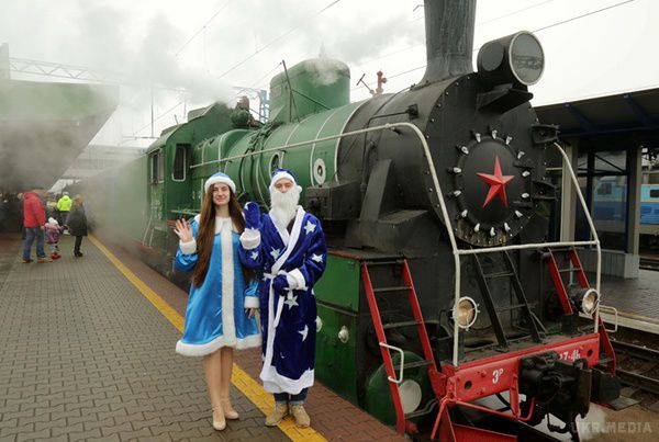 В Україні запускають поїзда Діда Мороза. Тепер у Діда Мороза можна не лише посидіти на колінах, але і відправитися з ним у  подорож! 